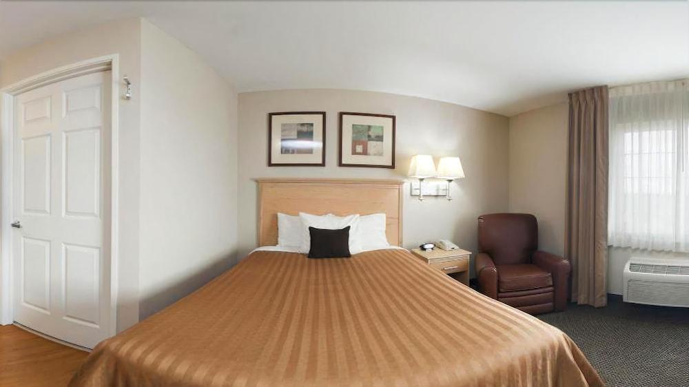 Candlewood Suites Milwaukee Brown Deer, An Ihg Hotel Exterior photo
