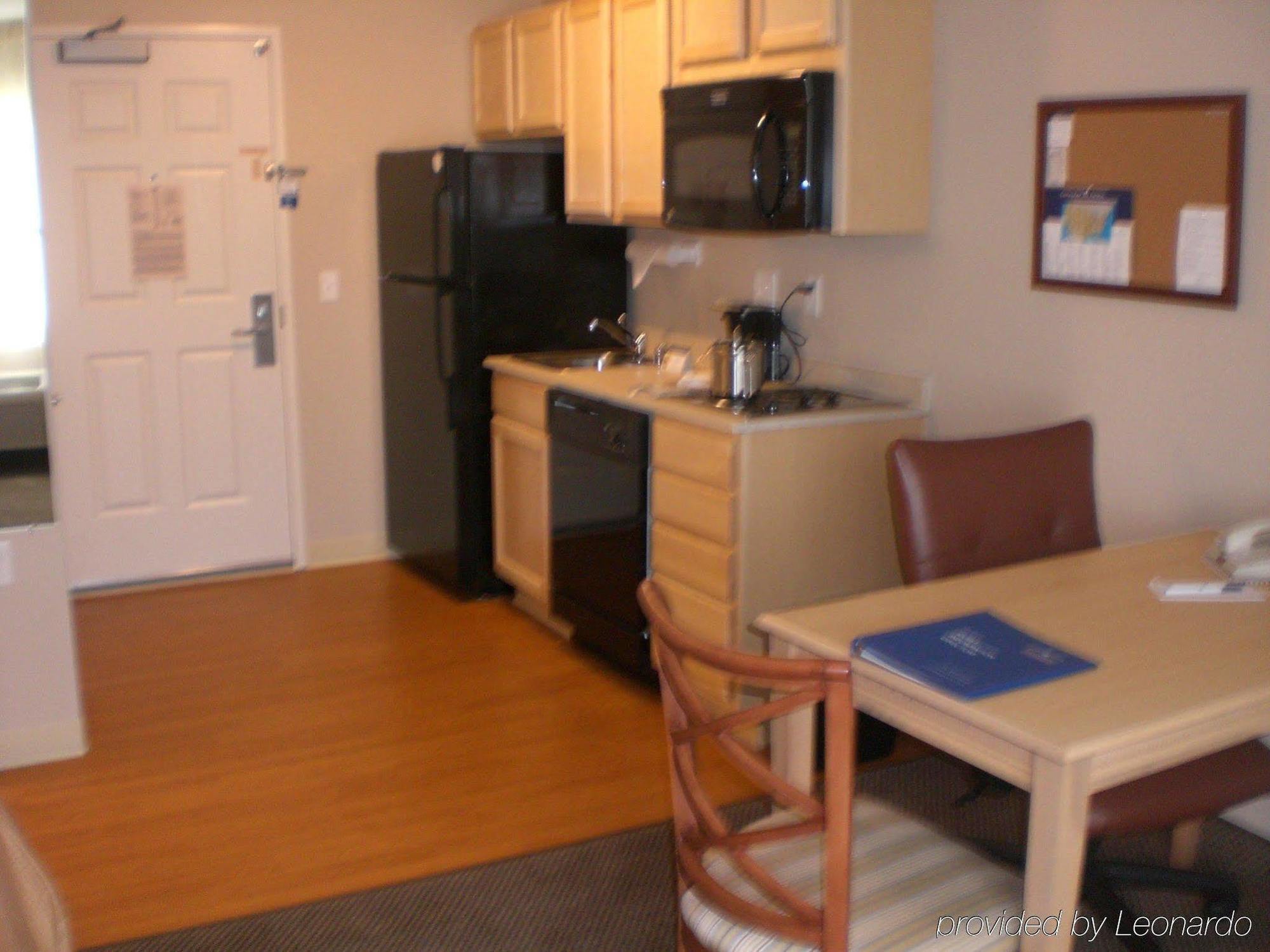Candlewood Suites Milwaukee Brown Deer, An Ihg Hotel Room photo